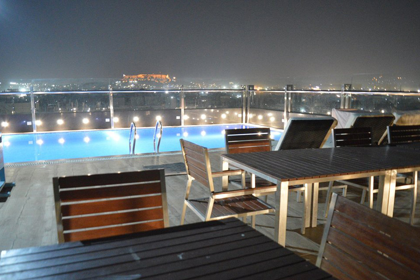 roof-top-sitting-area